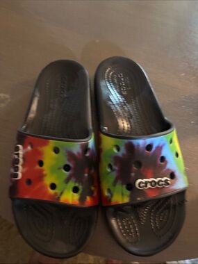 CROCS  Tie-Dye Slide Sandals in Black, Red, Yellow, Green women’s 11 men’s 9